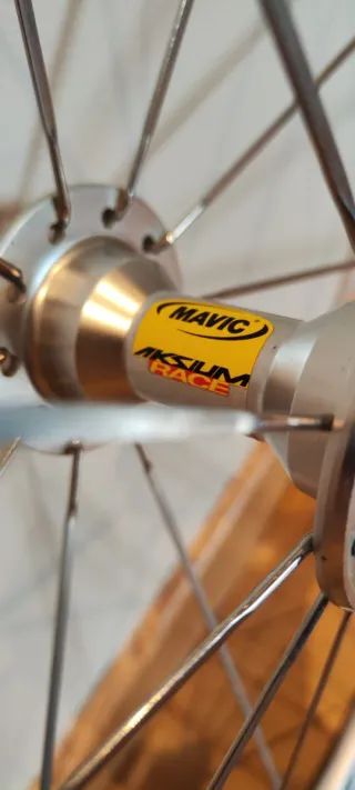 Rueda delantera Mavic Aksium Race