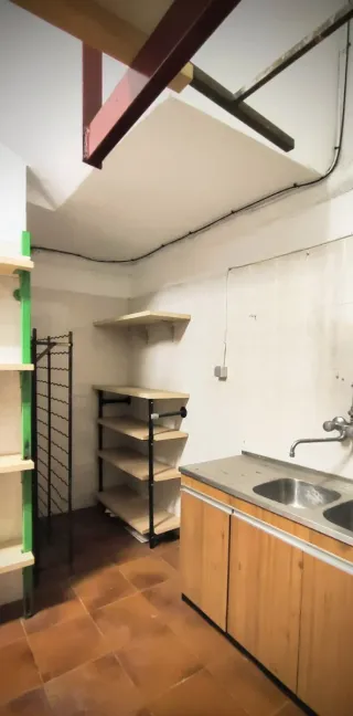 Garaje cerrado con lavadero