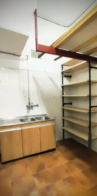 Garaje cerrado con lavadero