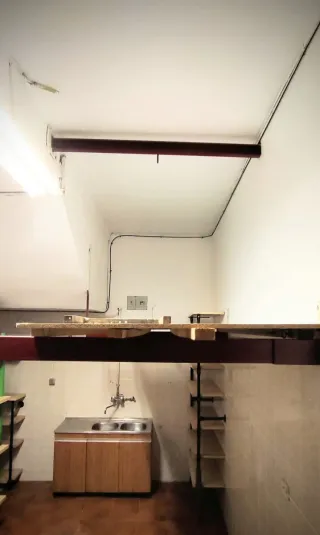 Garaje cerrado con lavadero