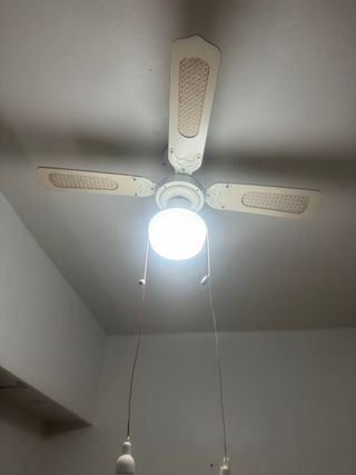Ventilador de techo blanco