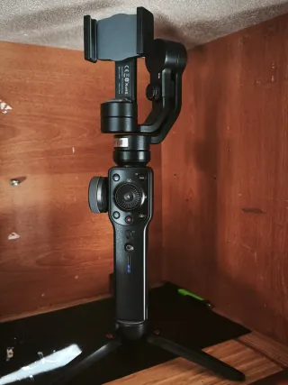 Estabilizador Gimbal Zhiyun Smooth 4 + Trípode,