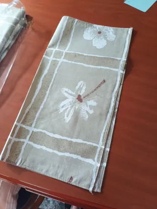 Mantelería Trovador 150x250 con 12 servilletas