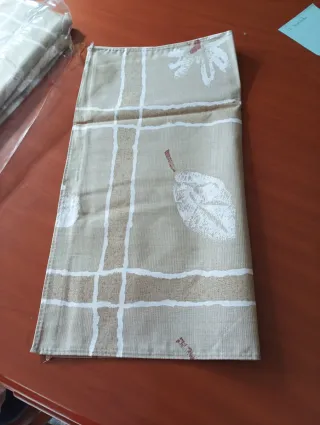 Mantelería Trovador 150x250 con 12 servilletas