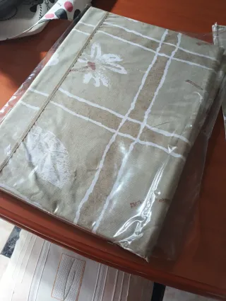 Mantelería Trovador 150x250 con 12 servilletas