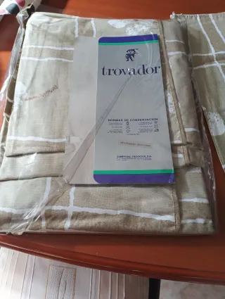 Mantelería Trovador 150x250 con 12 servilletas