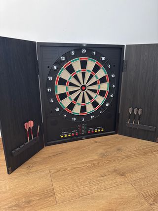 Diana electrónica con puertas y dardos