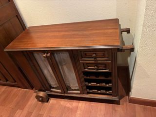 Armario botellero de madera