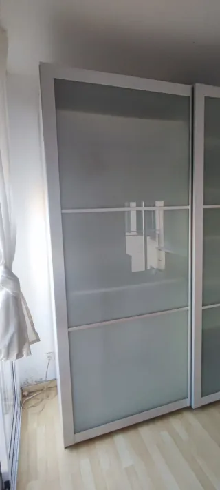 Armario corredero Ikea PAX cristal y madera