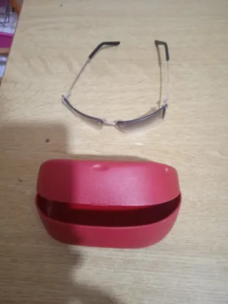 Occhiali da sole con custodia