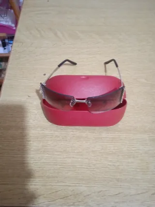 Occhiali da sole con custodia