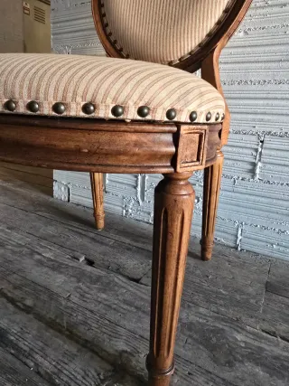 Elegantes sillas clásicas madera tapizada (4)