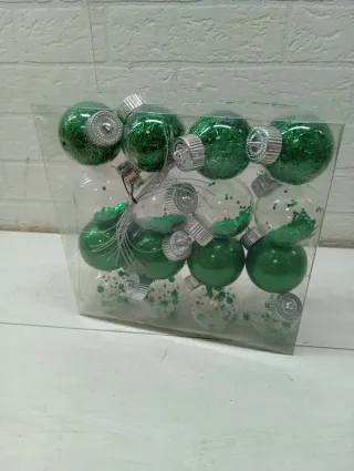 Bolas de navidad verdes