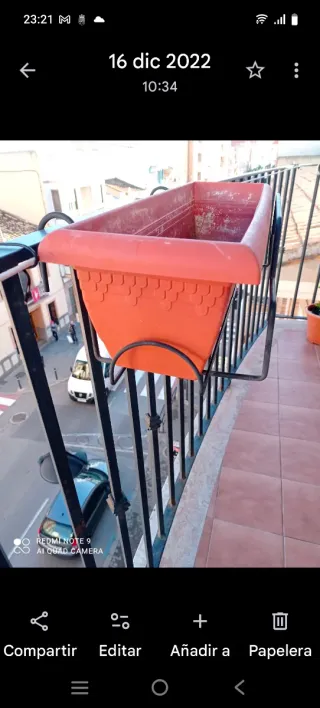 Jardineras de plástico y metal