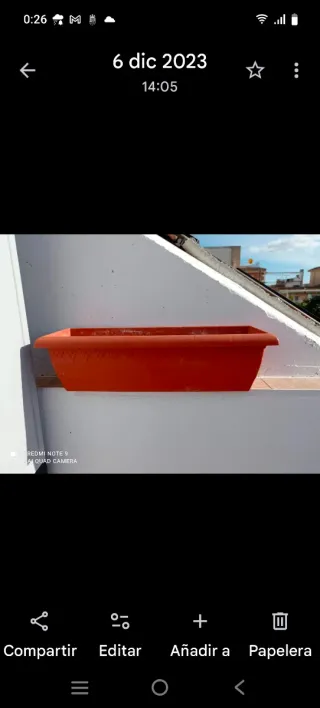 Jardineras de plástico y metal