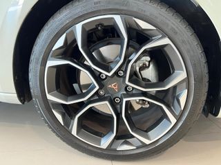 CUPRA Leon ST 1.5eTSI DSG7 150CV TAIGA GREY 2025