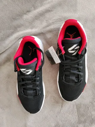 Jordan Luka .77 Bloodline Negro/Rojo