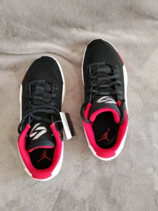 Jordan Luka .77 Bloodline Negro/Rojo