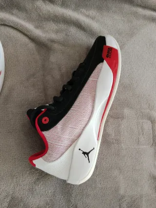 Jordan Luka .77 Bloodline Negro/Rojo