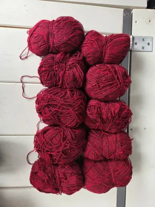 10 Ovillos de lana rojos moteados