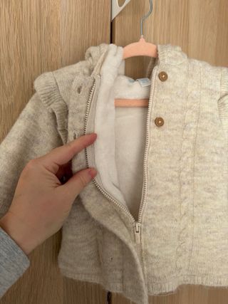 Cárdigan de punto con capucha para bebé