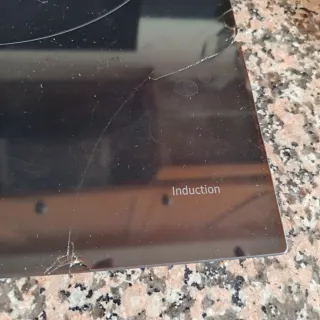 Placa de Inducción Samsung con golpe en la esquina