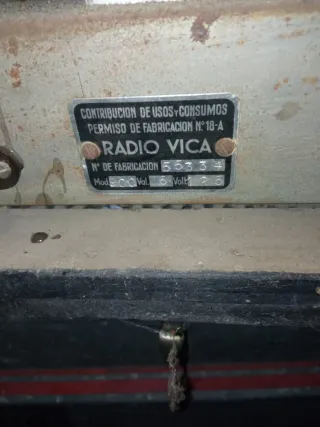 Radio Antigua Beige y Marrón marca Vica.
