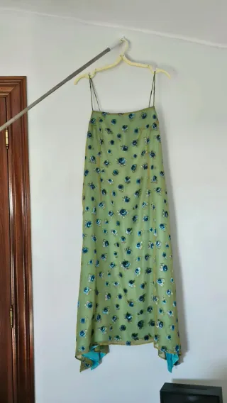 Lote de 6 vestidos cortos.