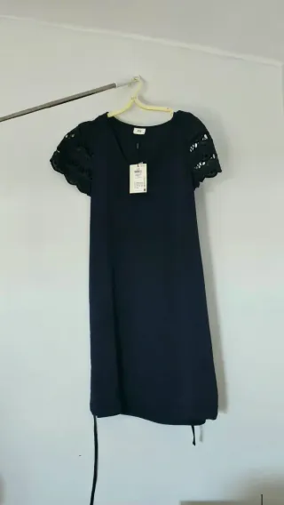 Lote de 6 vestidos cortos.