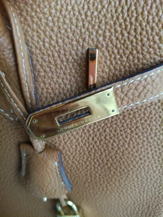 Bolso de piel marrón