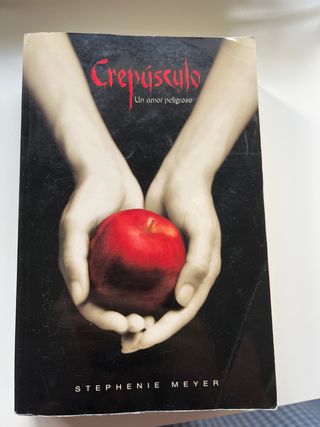 Crepúsculo (Saga Crepúsculo 1) (Spanish Edition)