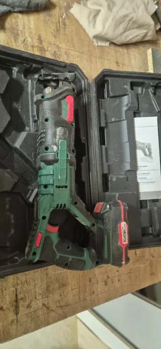 Sierra Sable Parkside con Maletín