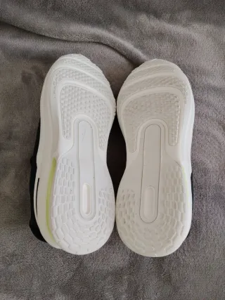 Nike Air Zoom Upturn SC Negro/Blanco