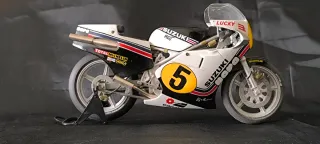 Maqueta Suzuki RG 500cc (1981) M. Lucchinelli