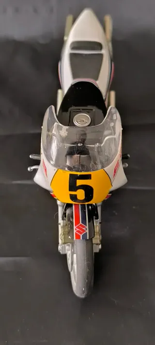 Maqueta Suzuki RG 500cc (1981) M. Lucchinelli