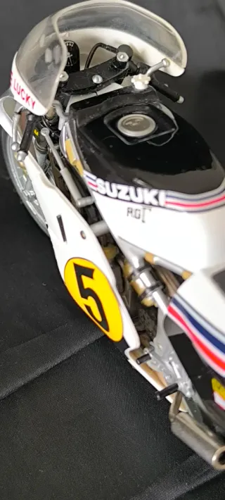 Maqueta Suzuki RG 500cc (1981) M. Lucchinelli