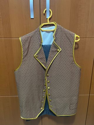 Chaleco y pantalón fallero marrón y dorado