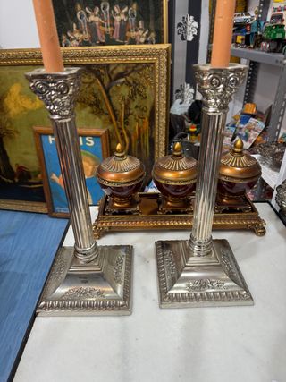 Par de candeleros CORINTIOS