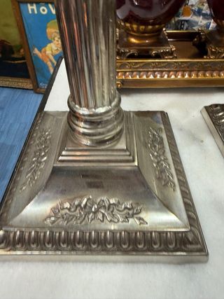Par de candeleros CORINTIOS
