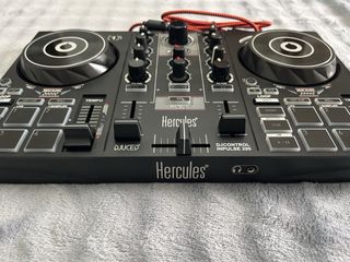 Mesa de mezclas Hercules DJControl Inpulse 200