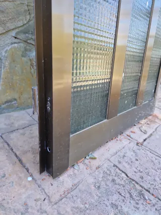 Puerta Exterior Aluminio con Cristal