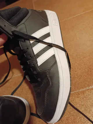 Scarpe Adidas nere e bianche