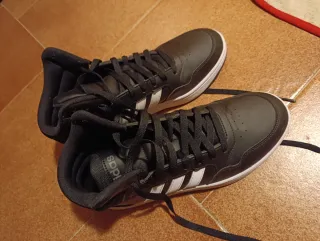 Scarpe Adidas nere e bianche