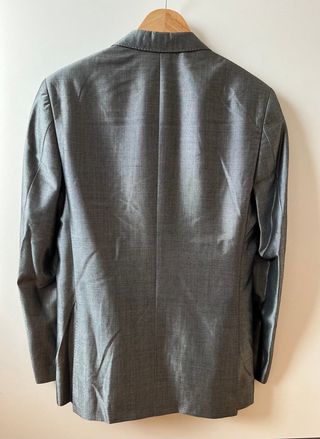 Traje de hombre plateado