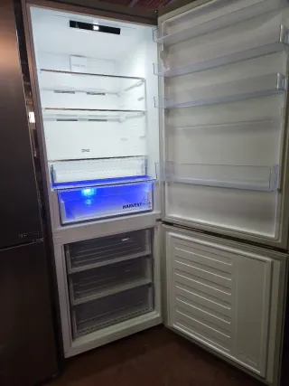 Nevera Beko plateada