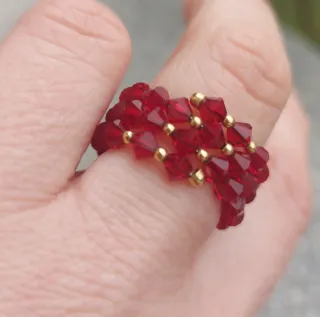 Anello spirale oro giallo 750 con cristalli rossi