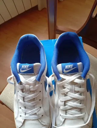 Zapatillas Nike Court Royale Blancas y Azules