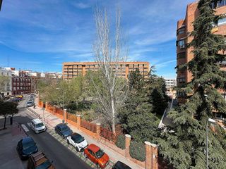 Piso en alquiler en Fuente del Berro en Madrid