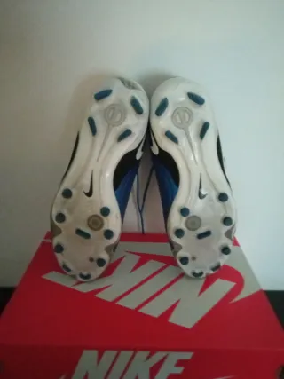 Botas de fútbol Nike Talla 39