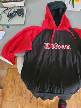Sudadera Wilson Negra y Roja